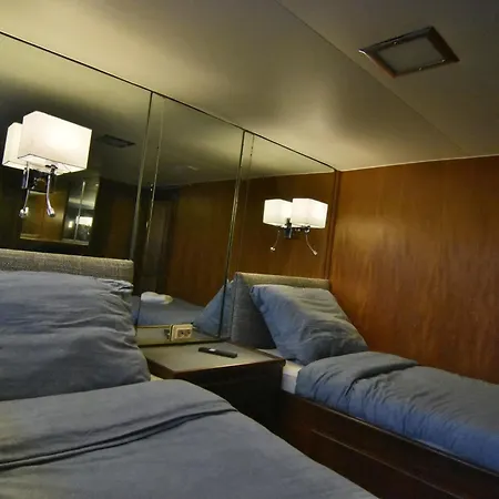 Gaestekabine Auf 22m-motoryacht *