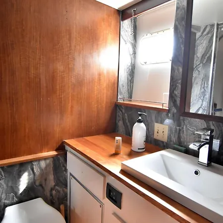 Bådhotel Gaestekabine Auf 22m-motoryacht *