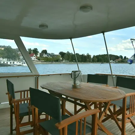 Gaestekabine Auf 22m-motoryacht Bådhotel *