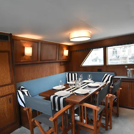 Botel Gaestekabine Auf 22m-motoryacht Flensburg
